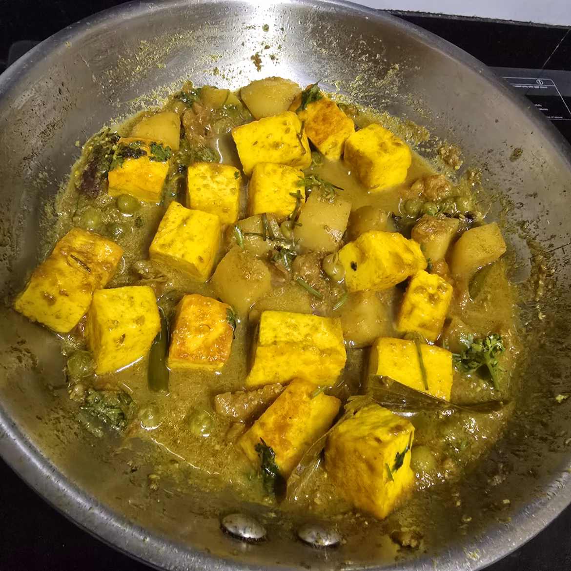 Chhanar Dalna or Matar Paneer